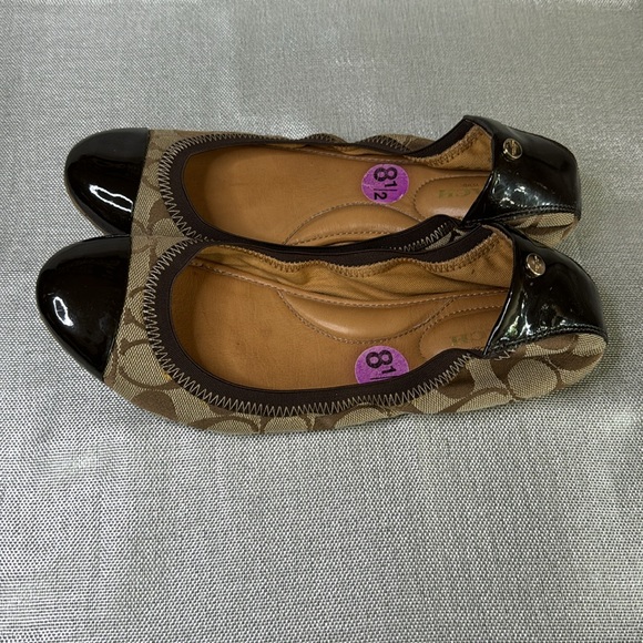 COACH WOMENS FLAT SHOES CANVAS TAN/KHAKI COLOR SIZE 81/2 USED. - Picture 2 of 8